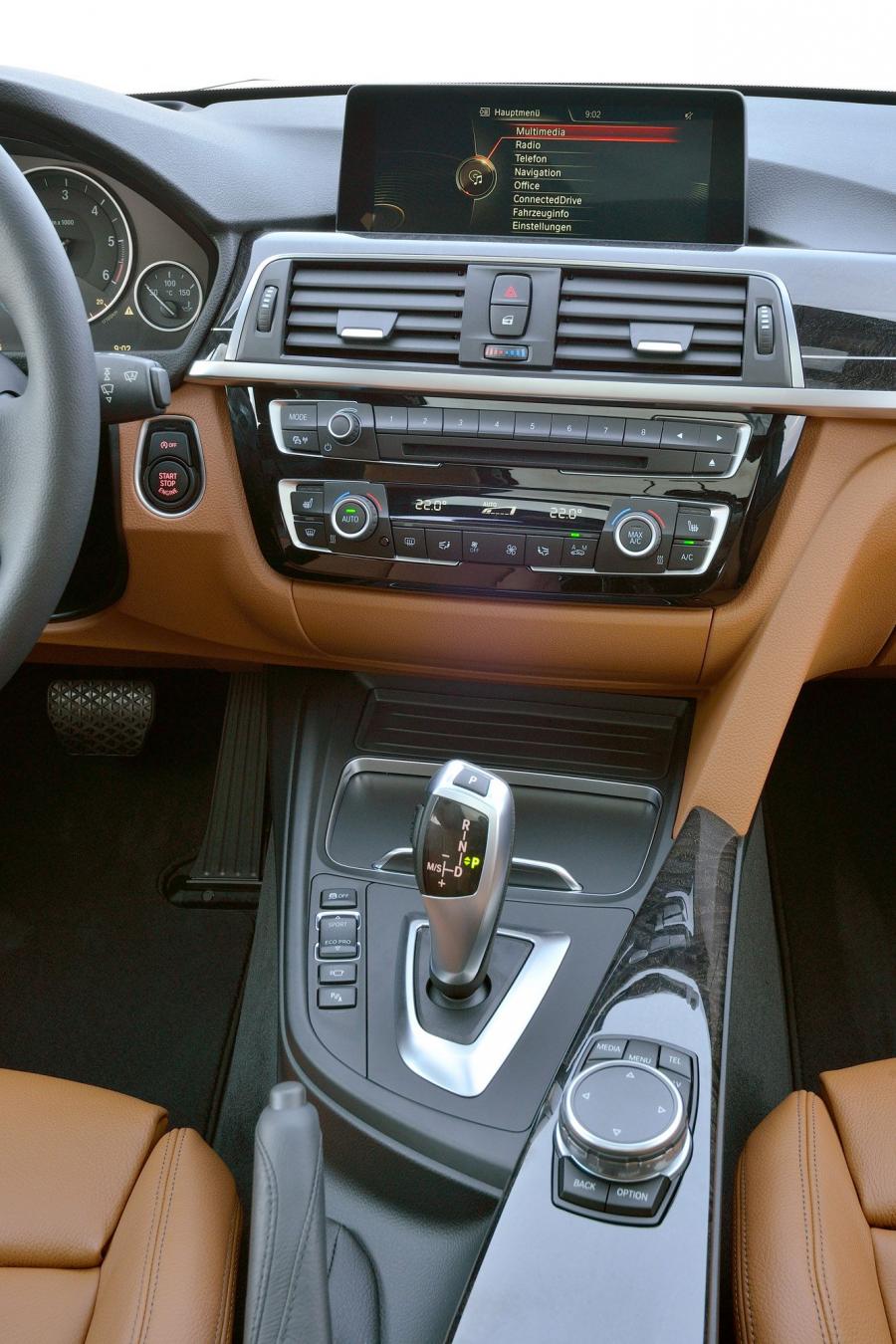  BMW 330d Touring Luxury Line 2015 года  (фото 16 из 28)